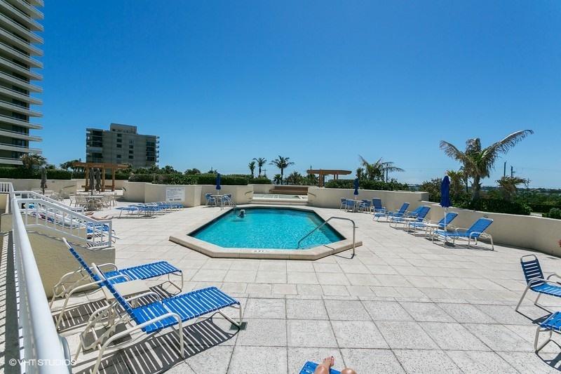 5510 North Ocean Drive, Unit 3D Singer Island, FL 33404 - Photo 24 of 31 Adult Pool