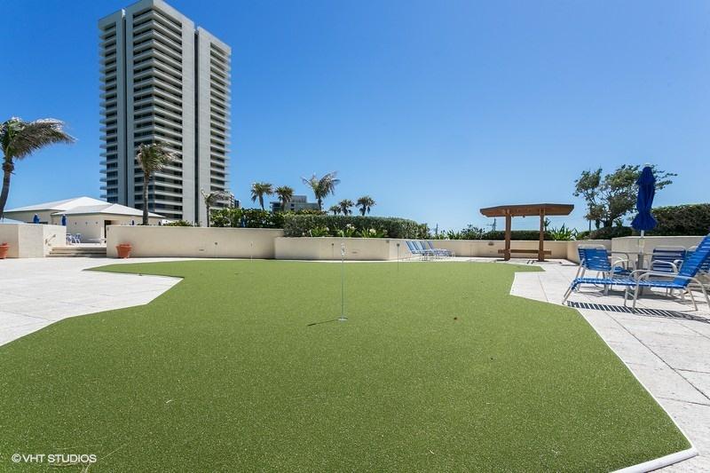 5510 North Ocean Drive, Unit 3D Singer Island, FL 33404 - Photo 25 of 31 Putting Green