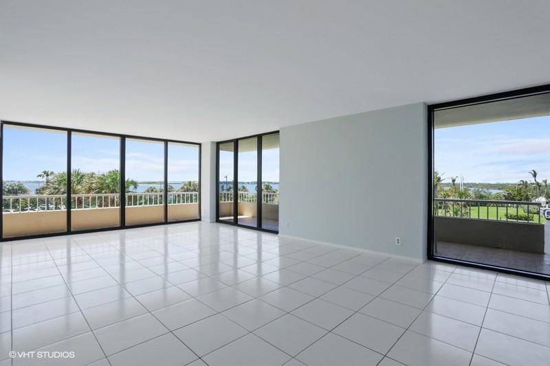 5510 North Ocean Drive, Unit 3D Singer Island, FL 33404 - Photo 7 of 31 Spacious Living Room
