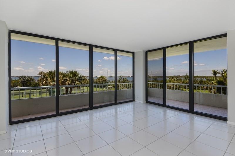 5510 North Ocean Drive, Unit 3D Singer Island, FL 33404 - Photo 8 of 31 Living Room