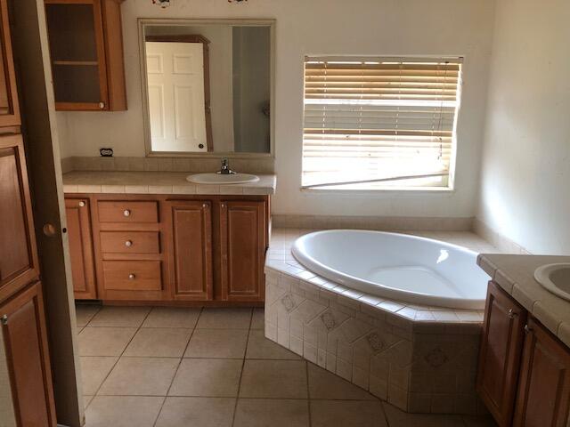 21892 Stone Meadows Road Palo Cedro, CA 96073 - Photo 17 of 22 Stone Meadow garden tub and sinks