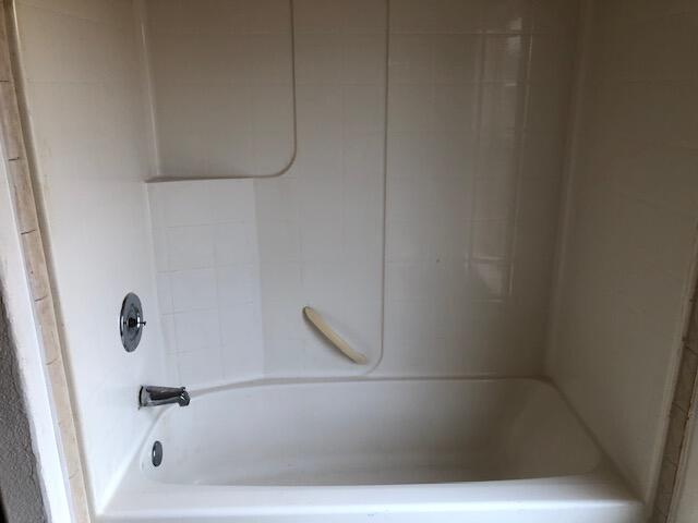 21892 Stone Meadows Road Palo Cedro, CA 96073 - Photo 19 of 22 Stone Meadow hall bathroom tub shower