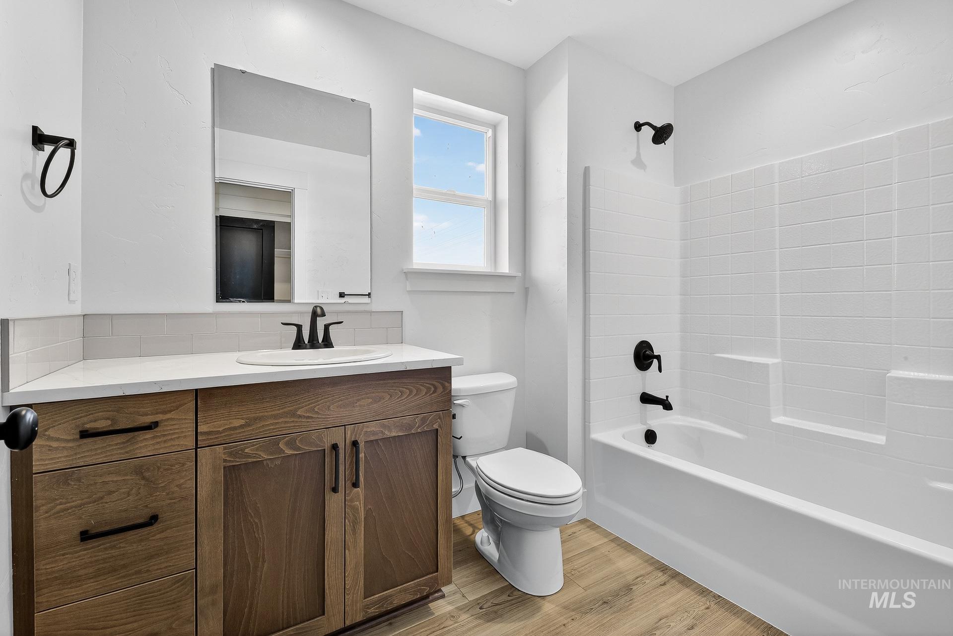 1164 Velvet Loop Wilder, ID 83676 - Photo 27 of 35 Bathroom with vanity, shower / tub combination, backsplash, and light wood-style flooring