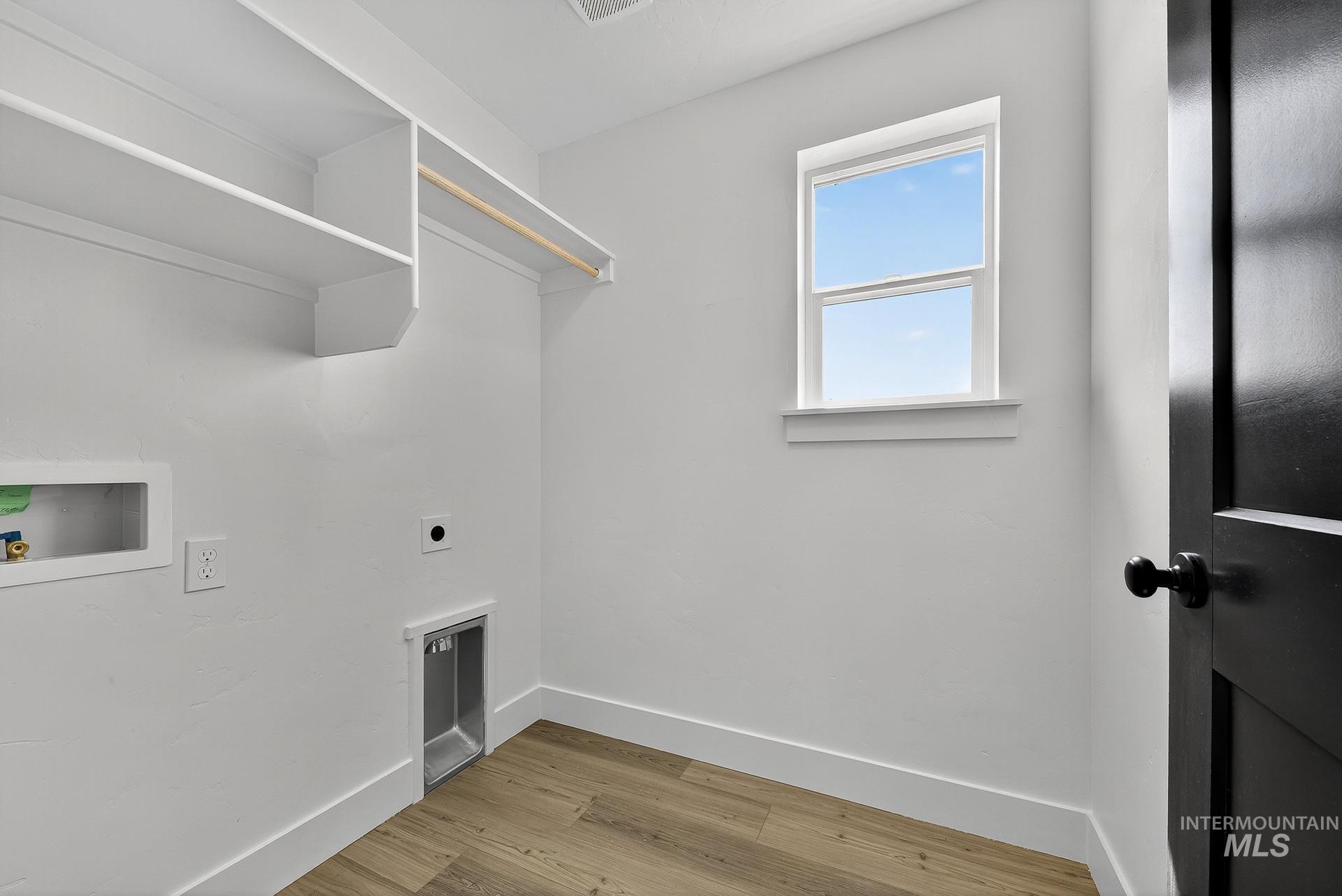 1164 Velvet Loop Wilder, ID 83676 - Photo 30 of 35 Washroom featuring light wood-type flooring, hookup for a washing machine, and electric dryer hookup
