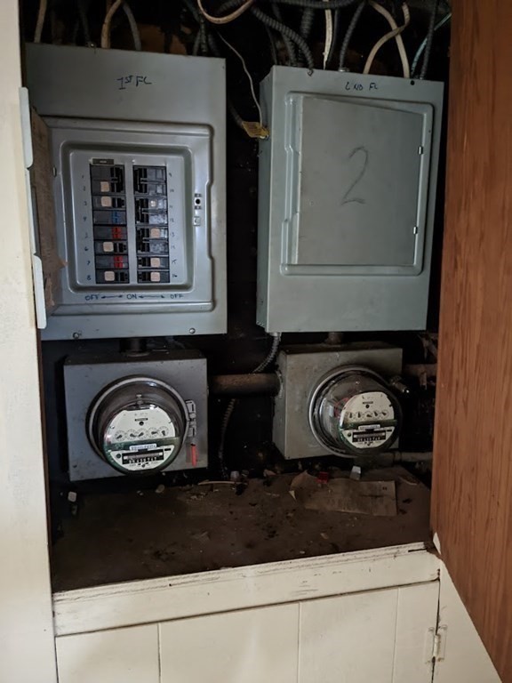 73-75 Sylvan Street Springfield, MA 01108 - Photo 15 of 15 a close up of a stove top oven