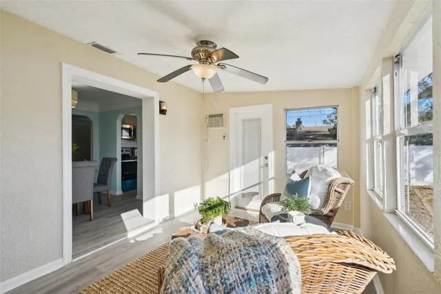 $285,000 | 2320 East Harbor Drive South, St. Petersburg, FL 33705