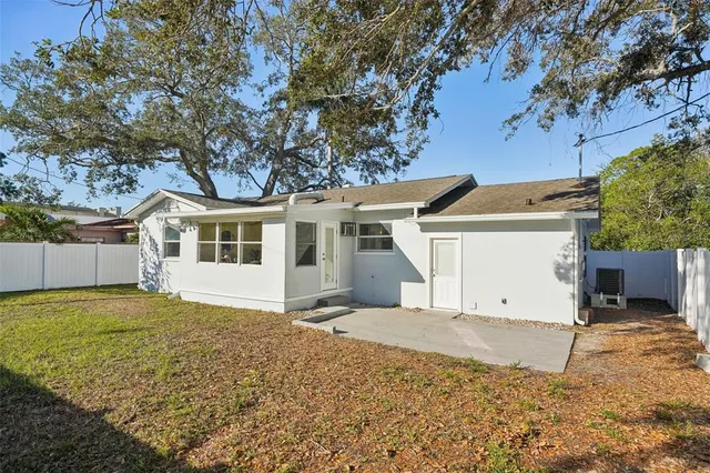 $285,000 | 2320 East Harbor Drive South, St. Petersburg, FL 33705