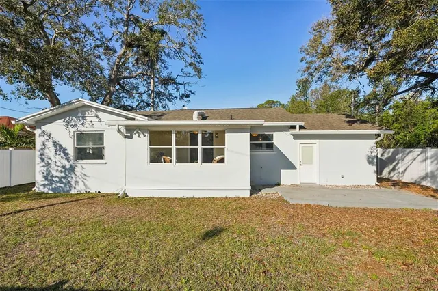 $285,000 | 2320 East Harbor Drive South, St. Petersburg, FL 33705