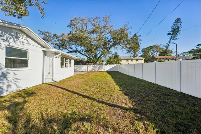 $285,000 | 2320 East Harbor Drive South, St. Petersburg, FL 33705