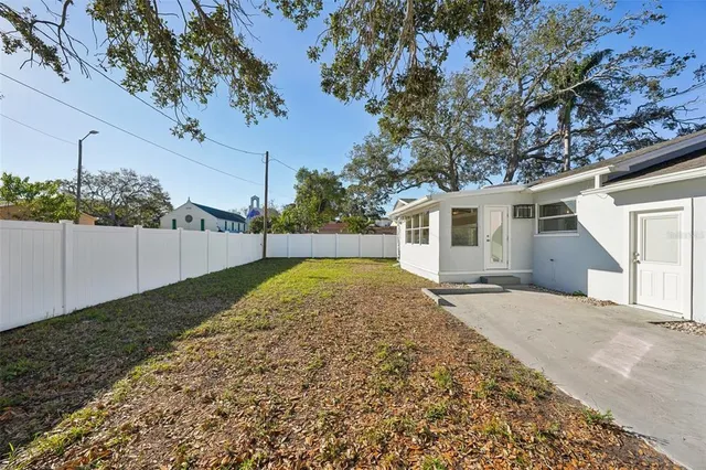 $285,000 | 2320 East Harbor Drive South, St. Petersburg, FL 33705