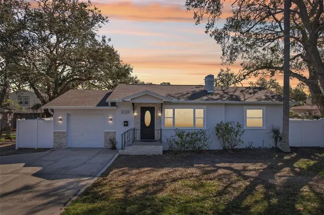 $285,000 | 2320 East Harbor Drive South, St. Petersburg, FL 33705
