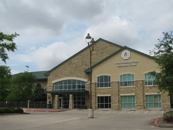 $3,100 | 4008 Tennyson Street, West University Place, TX 77005