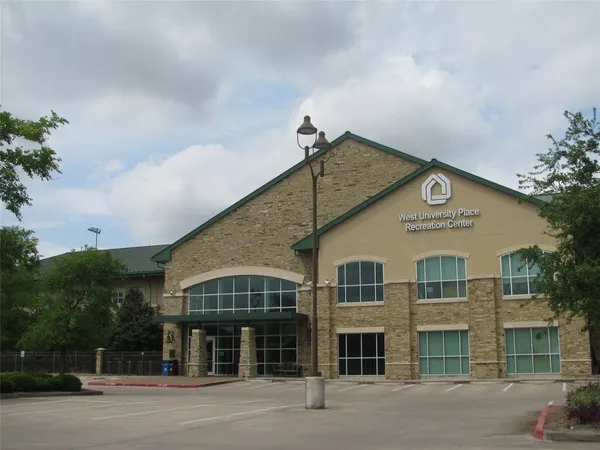 $3,100 | 4008 Tennyson Street, West University Place, TX 77005