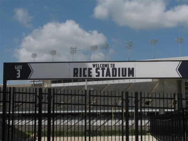 $3,100 | 4008 Tennyson Street, West University Place, TX 77005