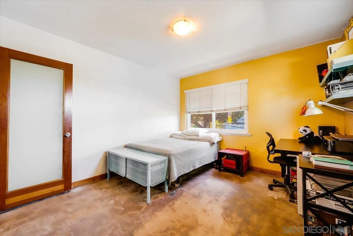1386 Lake Drive Encinitas, CA 92024 - Photo 30 of 60 a bedroom with a bed and a window