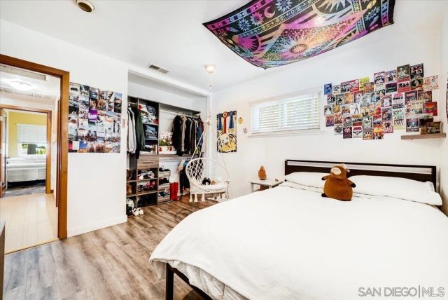 a view of yard with green space