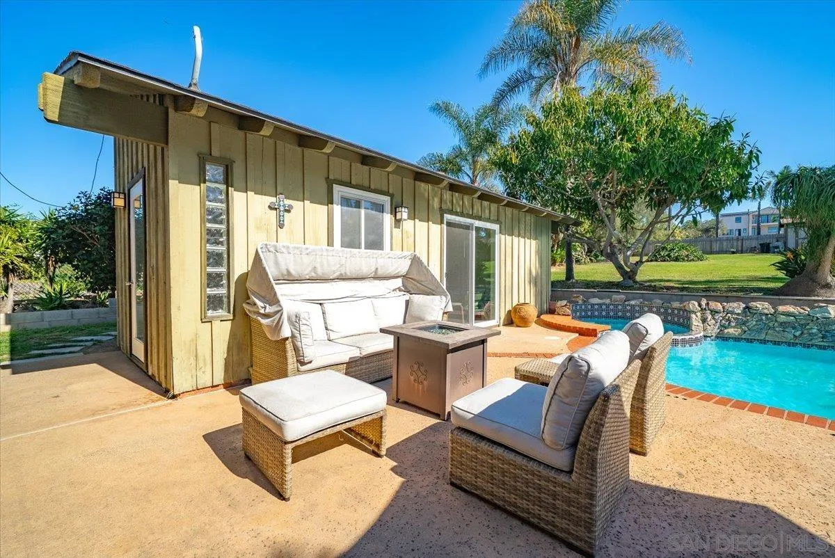 1386 Lake Drive Encinitas, CA 92024 - Photo 34 of 60