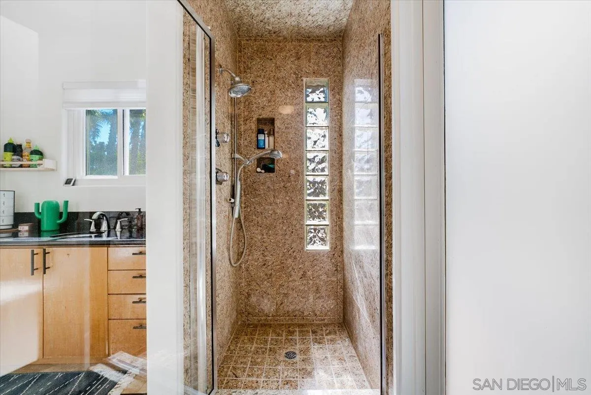 1386 Lake Drive Encinitas, CA 92024 - Photo 37 of 60