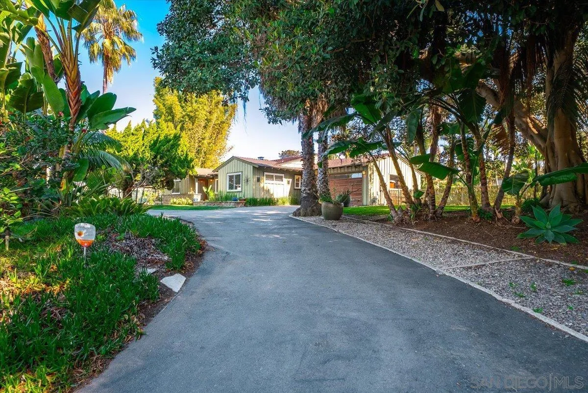 1386 Lake Drive Encinitas, CA 92024 - Photo 7 of 60