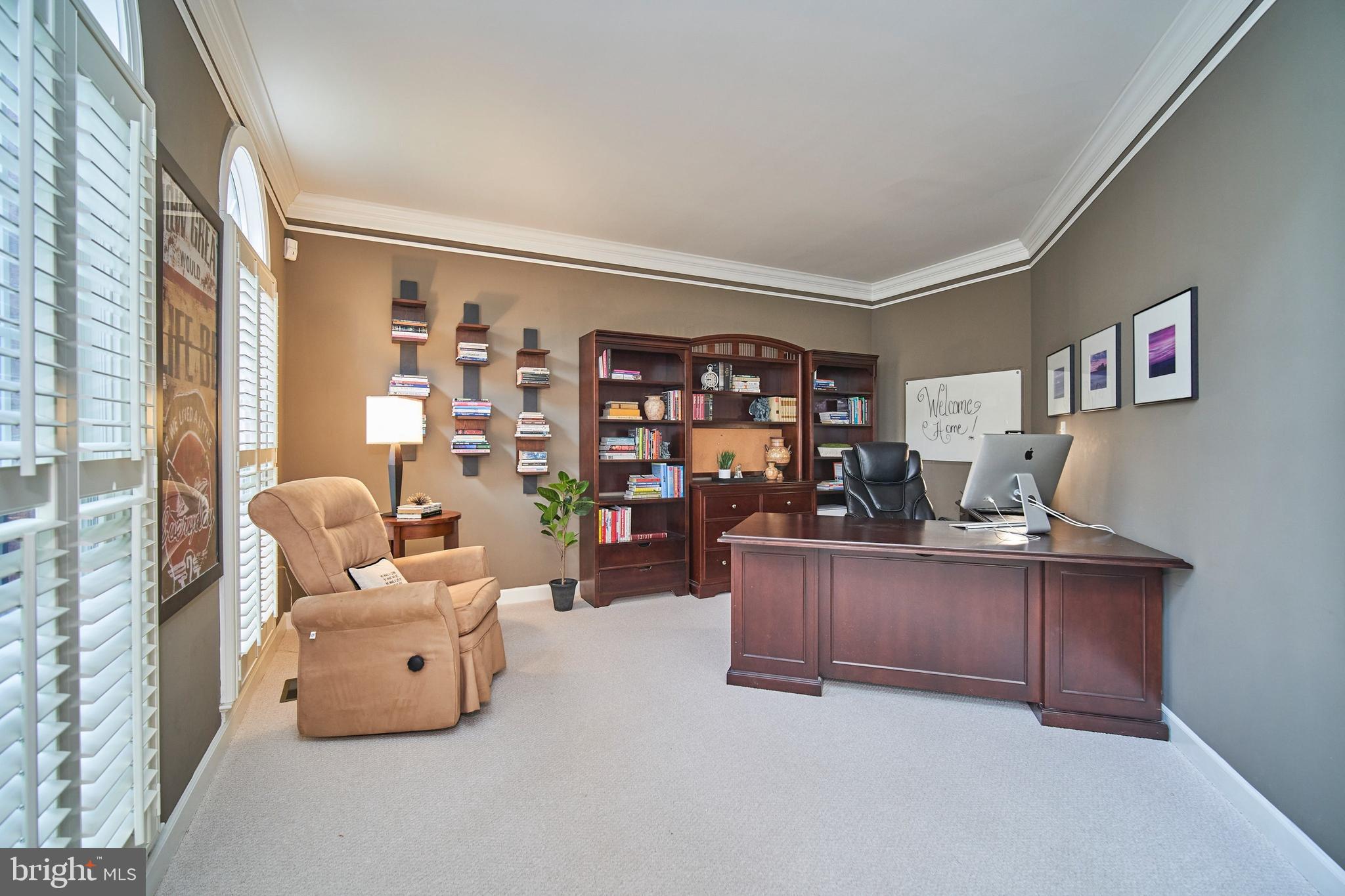7436 Spring Summit Road Springfield, VA 22150 - Photo 5 of 46 Front room Office or a living room