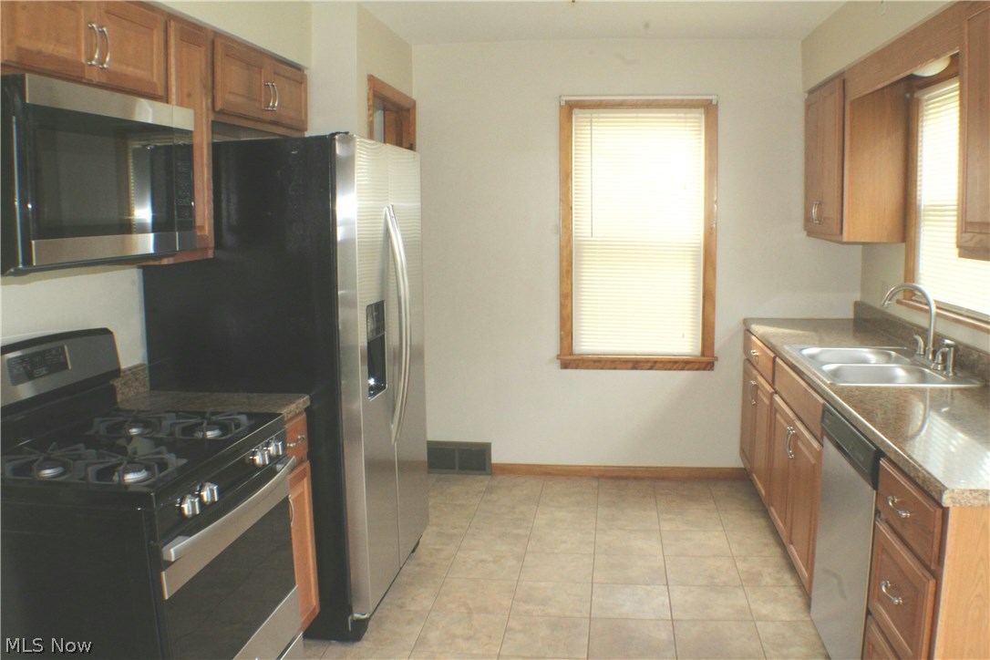 2736 Rexford Road Youngstown, OH 44511 - Photo 8 of 21 Gallery Image 8