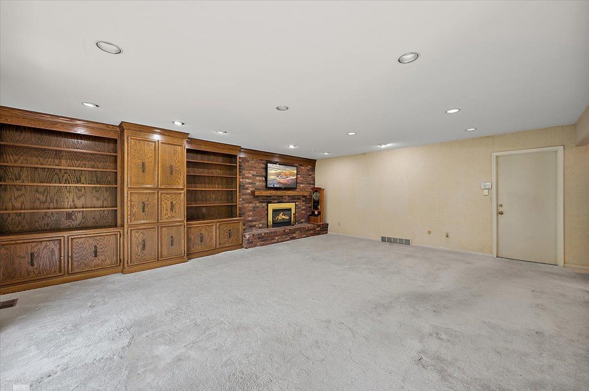 632 South Rosedale Court Grosse Pointe Woods, MI 48236 - Photo 23 of 63