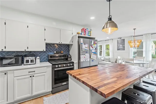 $385,000 | 6620 West 56th Street, Mission, KS 66202