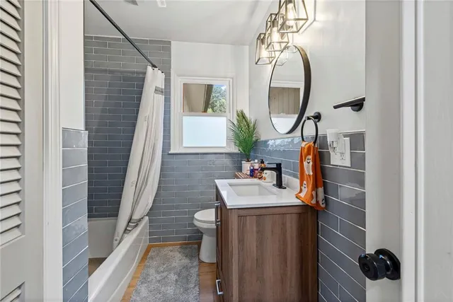 $385,000 | 6620 West 56th Street, Mission, KS 66202