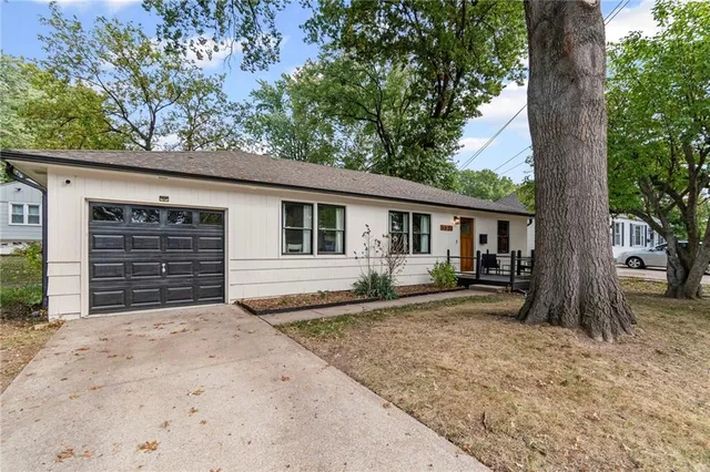 $385,000 | 6620 West 56th Street, Mission, KS 66202