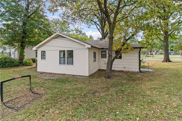 $385,000 | 6620 West 56th Street, Mission, KS 66202