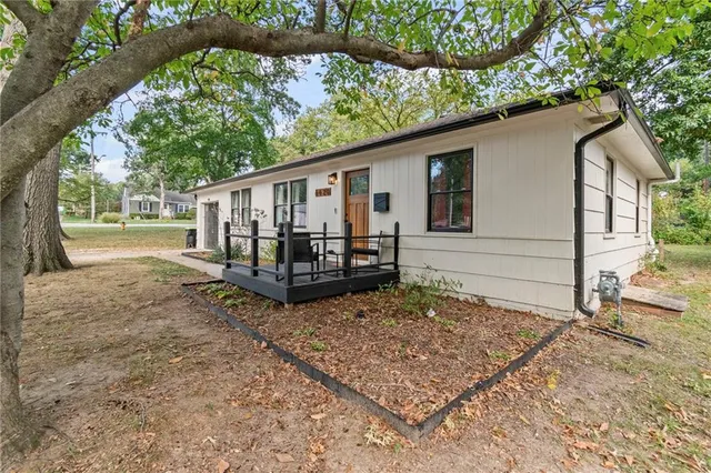 $385,000 | 6620 West 56th Street, Mission, KS 66202