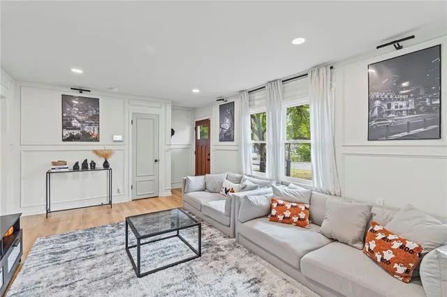 $385,000 | 6620 West 56th Street, Mission, KS 66202