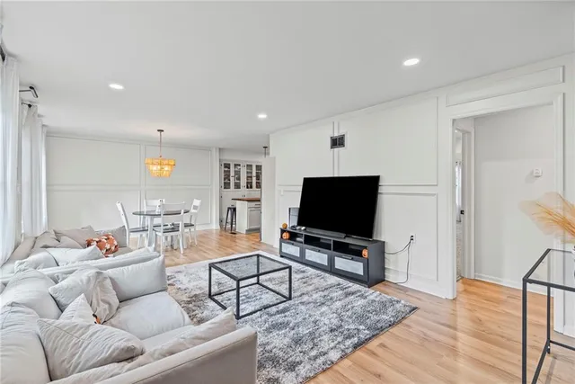 $385,000 | 6620 West 56th Street, Mission, KS 66202