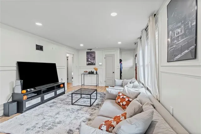 $385,000 | 6620 West 56th Street, Mission, KS 66202