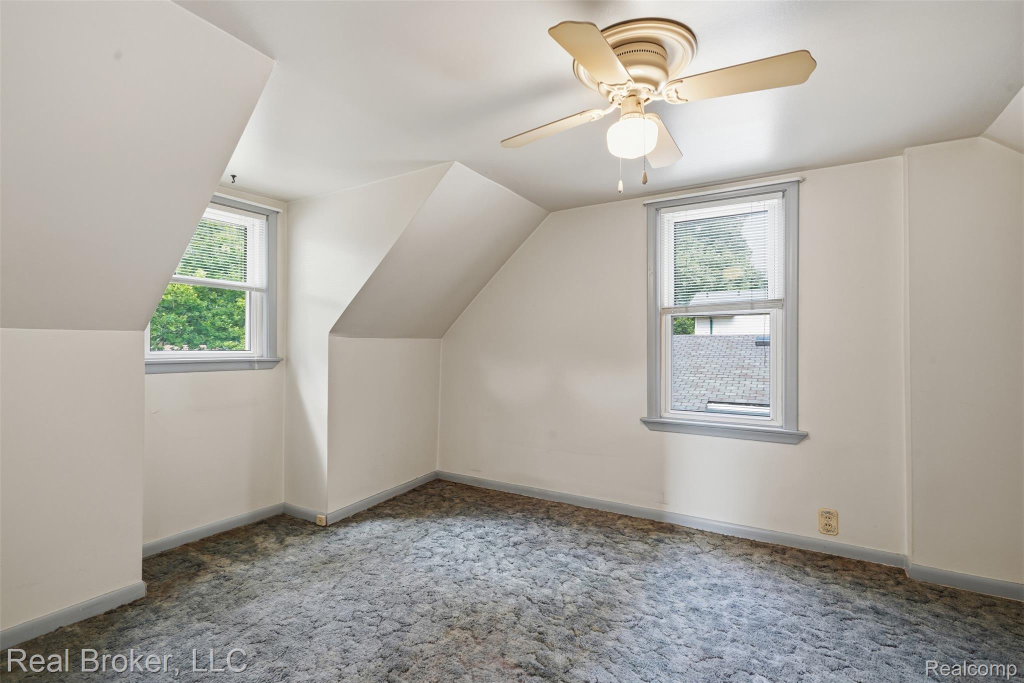 19410 Rensellor Street Livonia, MI 48152 - Photo 19 of 33 Bedroom #2 upstairs