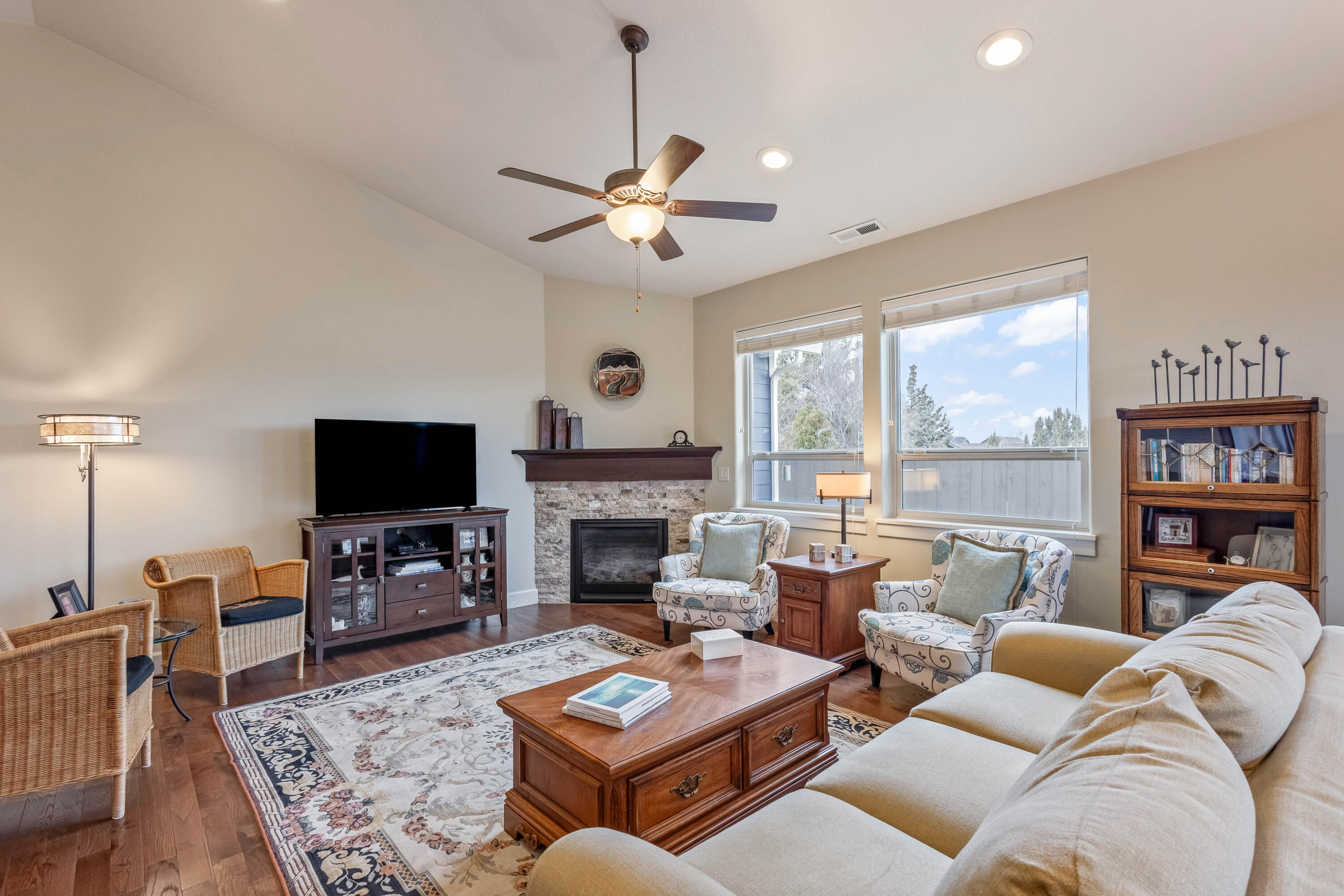 20788 Northeast Horizon Ridge Place Bend, OR 97701 - Photo 27 of 41 1