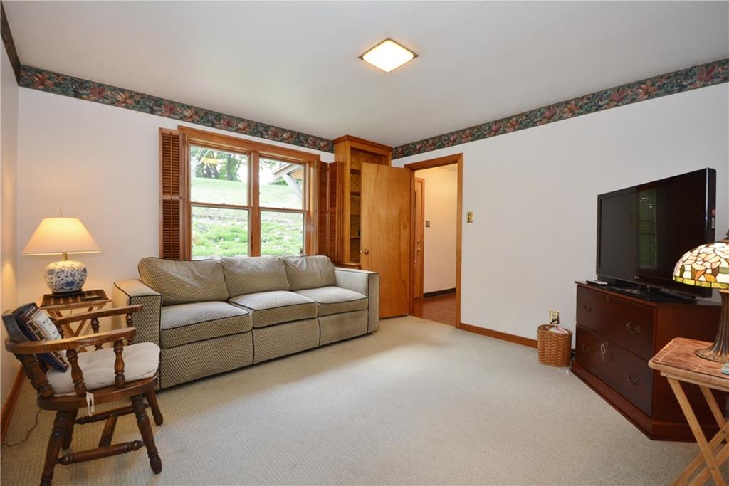 6651 Landview Road Pittsburgh, PA 15217 - Photo 12 of 19 Possible 3rd bedroom or den.