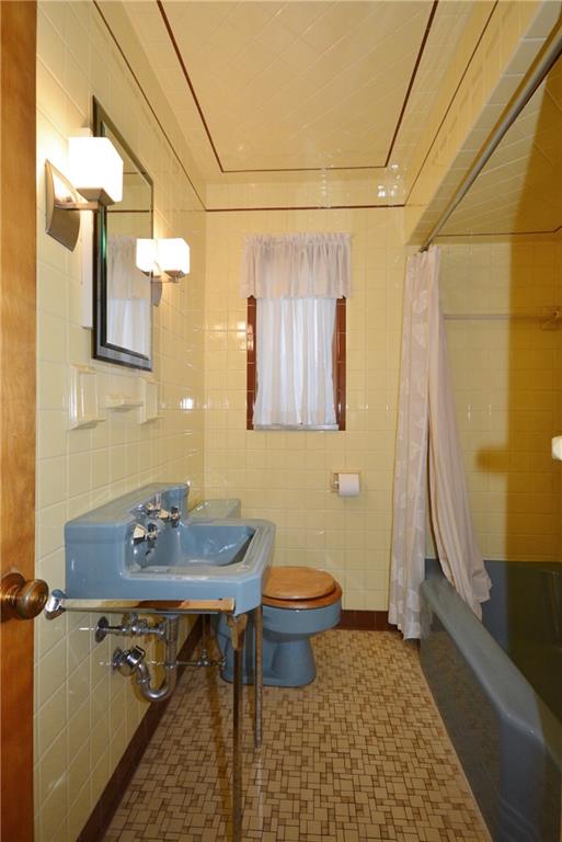 6651 Landview Road Pittsburgh, PA 15217 - Photo 13 of 19 Vintage tile hall bathroom