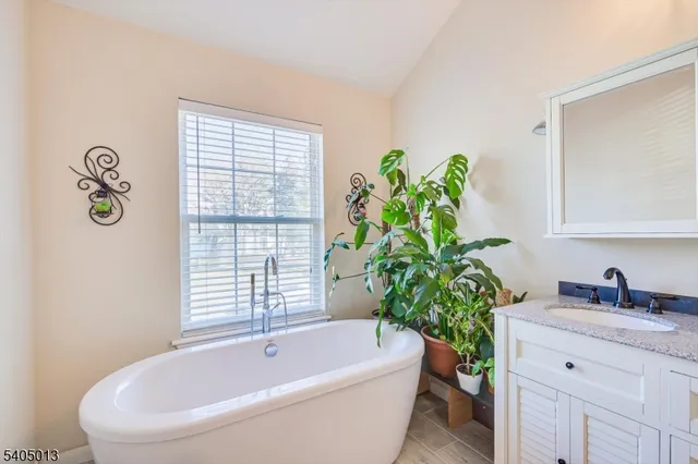 $799,000 | 9 Magellan Way, Franklin Park, NJ 08823