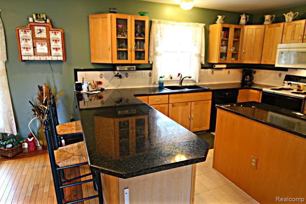 1520 West Reid Road Flint, MI 48507 - Photo 14 of 36