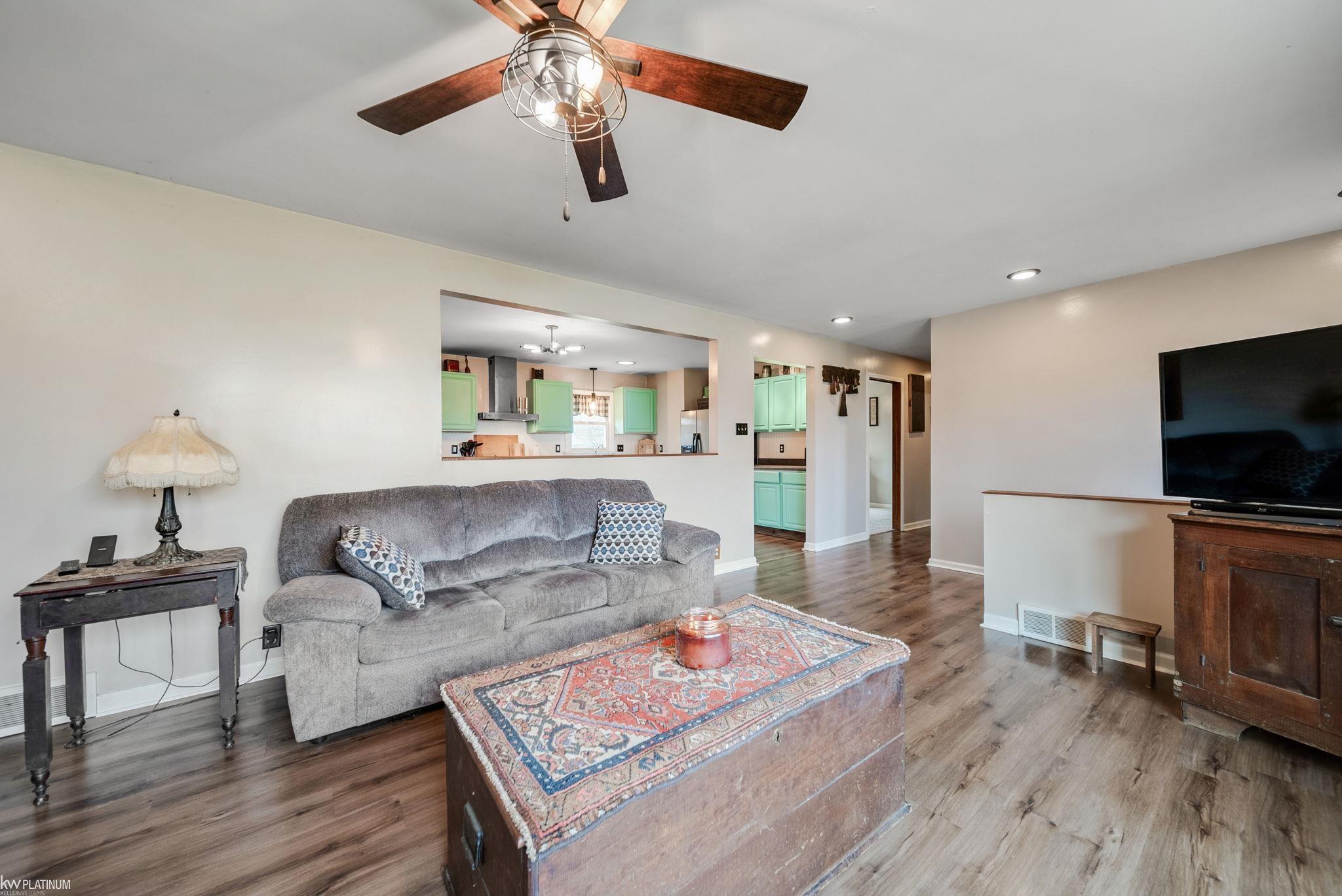 5695 State Road Fort Gratiot, MI 48059 - Photo 11 of 37 50131205-7d7b412f-88e5-40bd-9267-28c4a56fbbd2.JPG