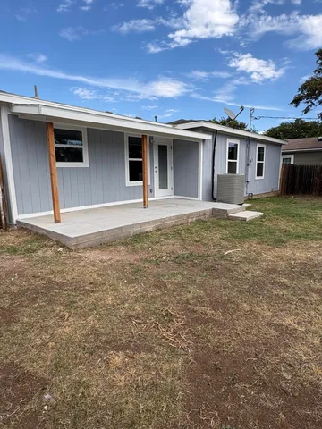 a view of a house with a backyard