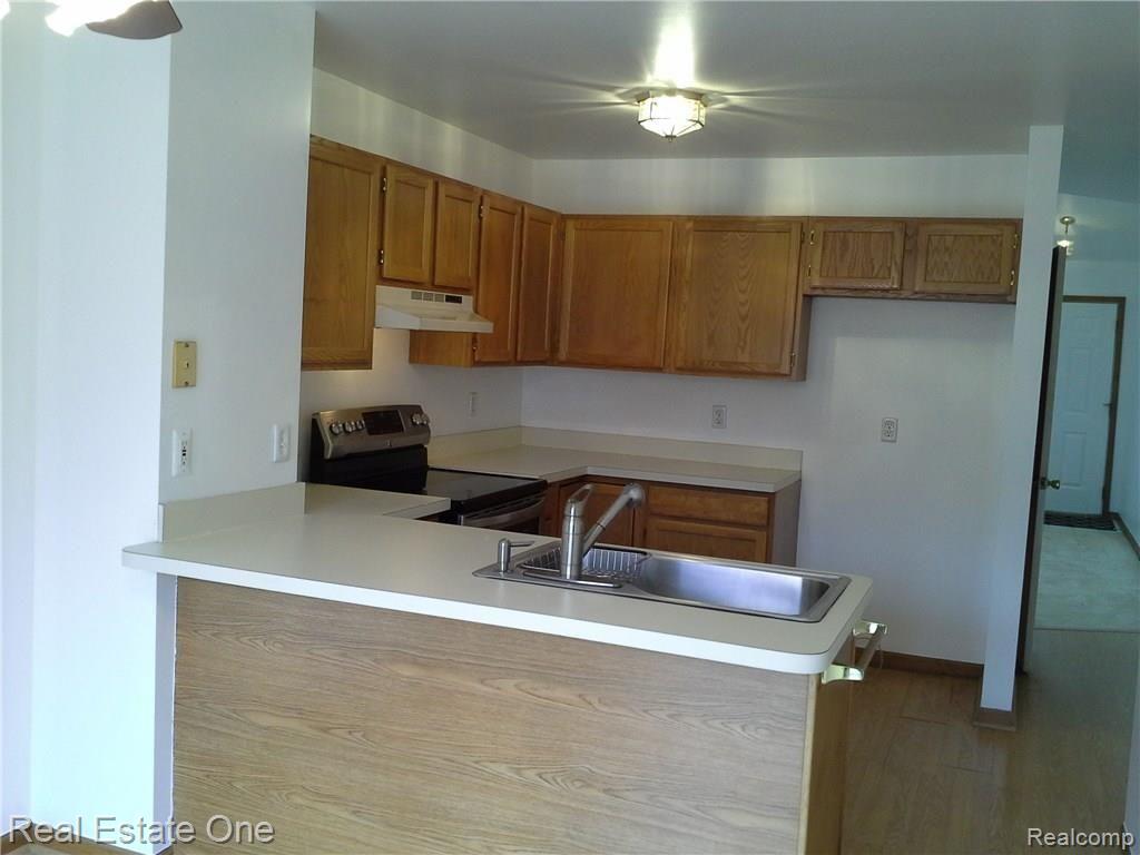 2577 South Commerce Road, Unit 11 Wolverine Lake, MI 48390 - Photo 11 of 57