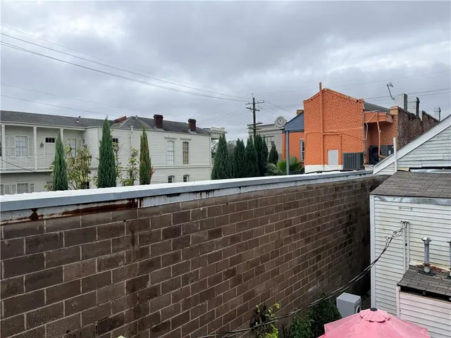 $1,100 | 1380 Magazine Street, Unit 2A, New Orleans, LA 70130