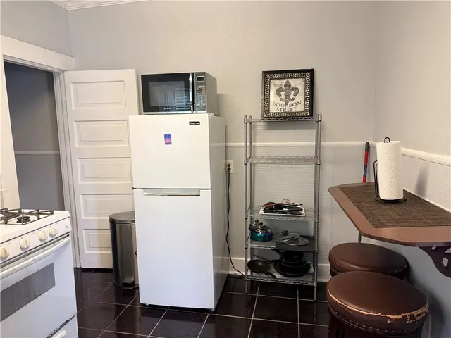 $1,100 | 1380 Magazine Street, Unit 2A, New Orleans, LA 70130