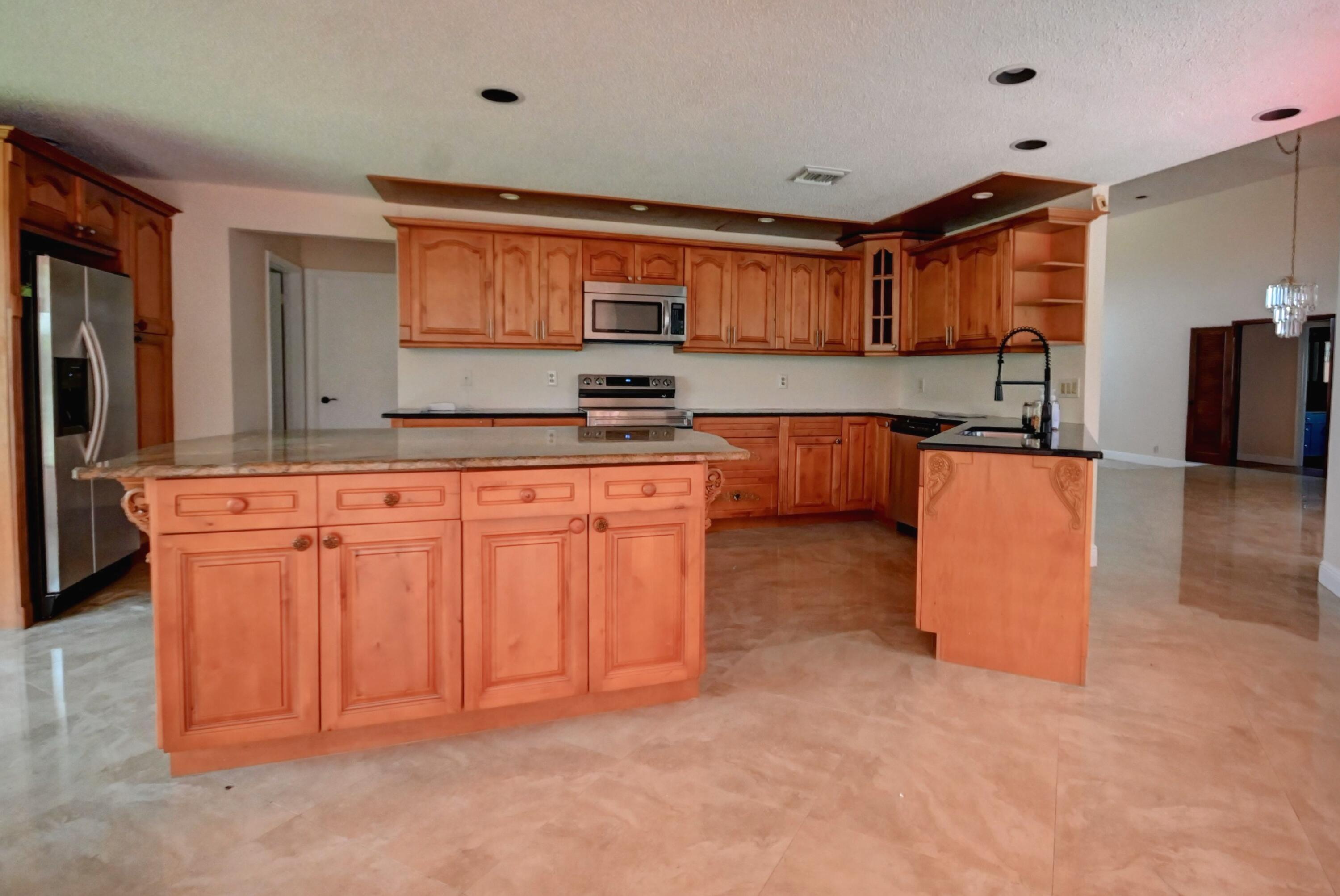 19915 Back 9 Drive Boca Raton, FL 33498 - Photo 6 of 11 kitchen2