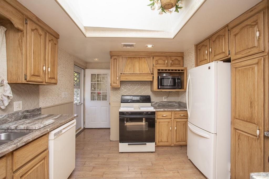 241 Alden Road Fairhaven, MA 02719 - Photo 5 of 41