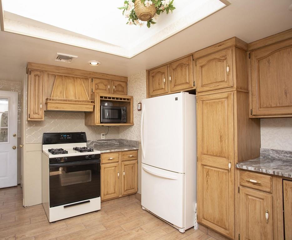241 Alden Road Fairhaven, MA 02719 - Photo 6 of 41