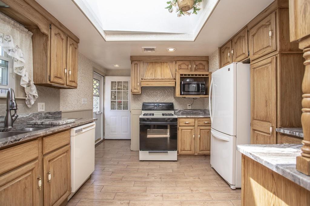 241 Alden Road Fairhaven, MA 02719 - Photo 7 of 41