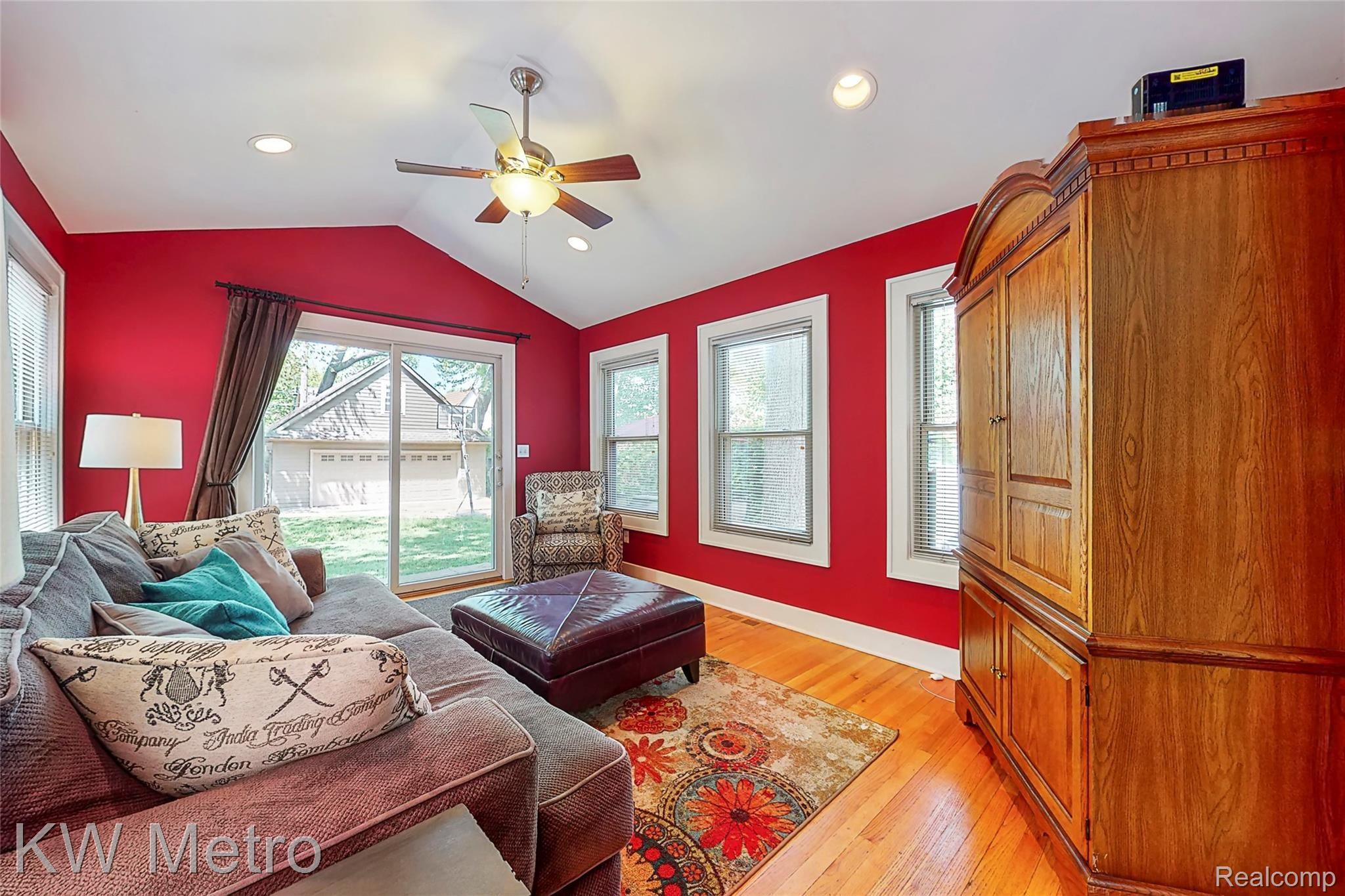 124 Cambridge Boulevard Pleasant Ridge, MI 48069 - Photo 13 of 54 124-Cambridge-Blvd-05262022_035959.jpg